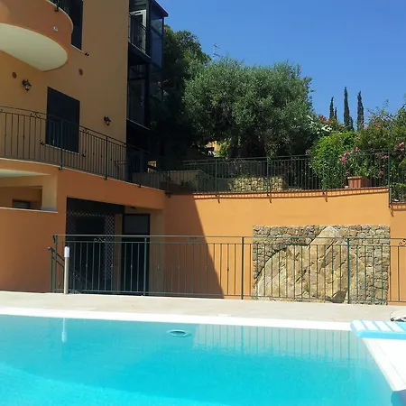 圣巴巴拉公寓 切法卢