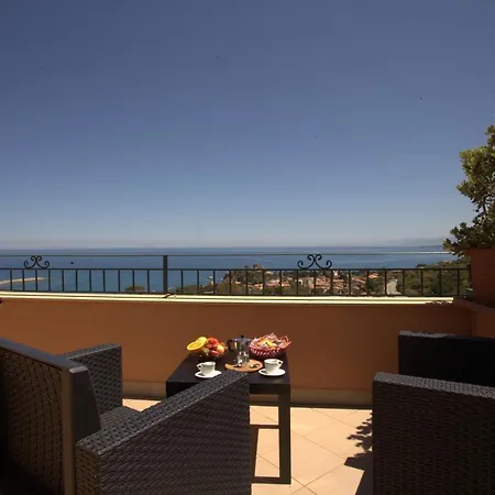 Santa Barbara Apartment *